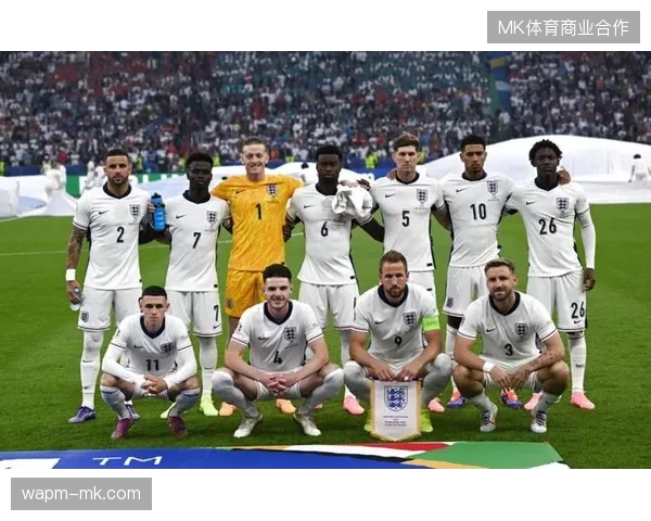 图赫尔麾下三狮军团防守稳固,贝林厄姆与赖斯是中场防守关键 图赫尔麾下三狮军团防守稳固,贝林厄姆与赖斯是中场防守关键